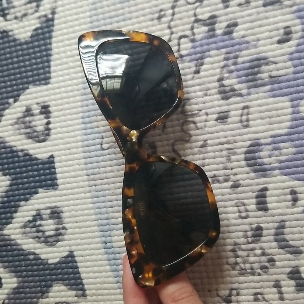 I-SEA Tortoise Shell Sunglasses - Picture 5 of 14